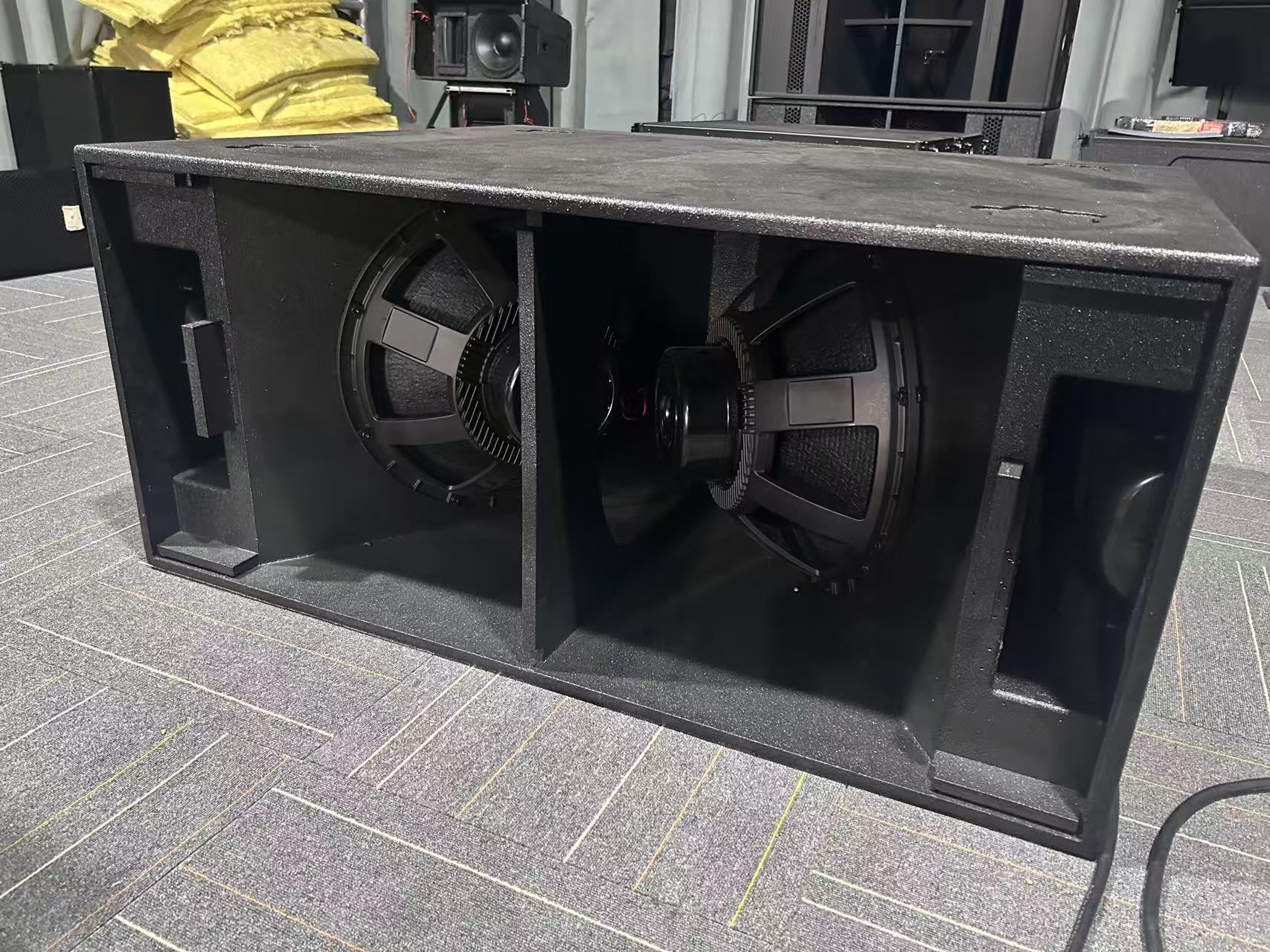 Двойные 18-дюймовые сабвуферы, – обзор и цена Subwoofer